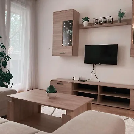 Alacaster Apartment With Private Parking Novi Sad Exterior photo