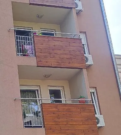 Alacaster Apartment With Private Parking Novi Sad Exterior photo