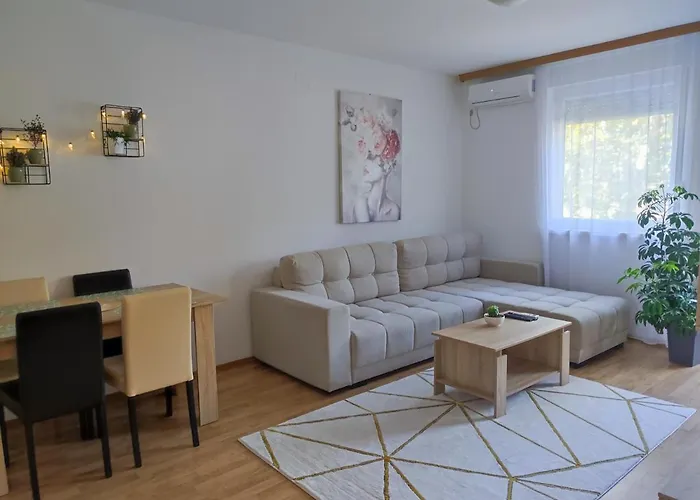 Alacaster Apartment With Private Parking