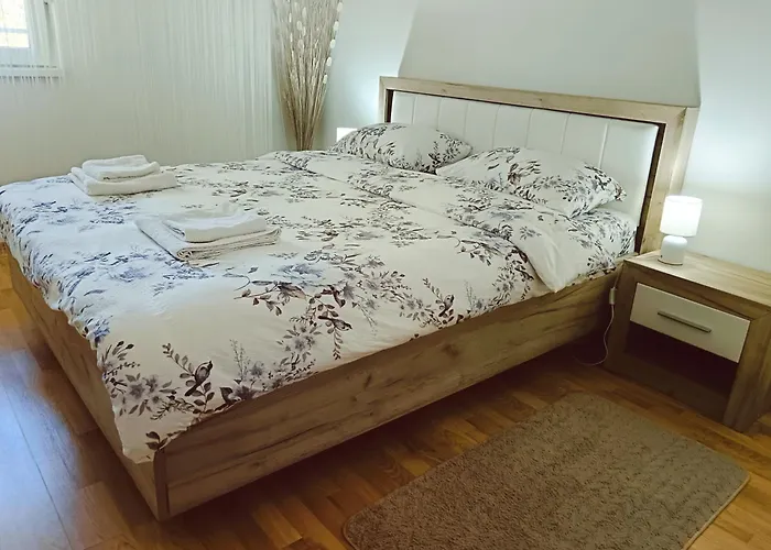 Alacaster Apartment With Private Parking