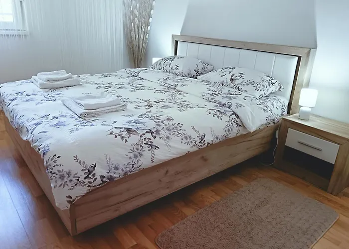 Alacaster Apartment With Private Parking