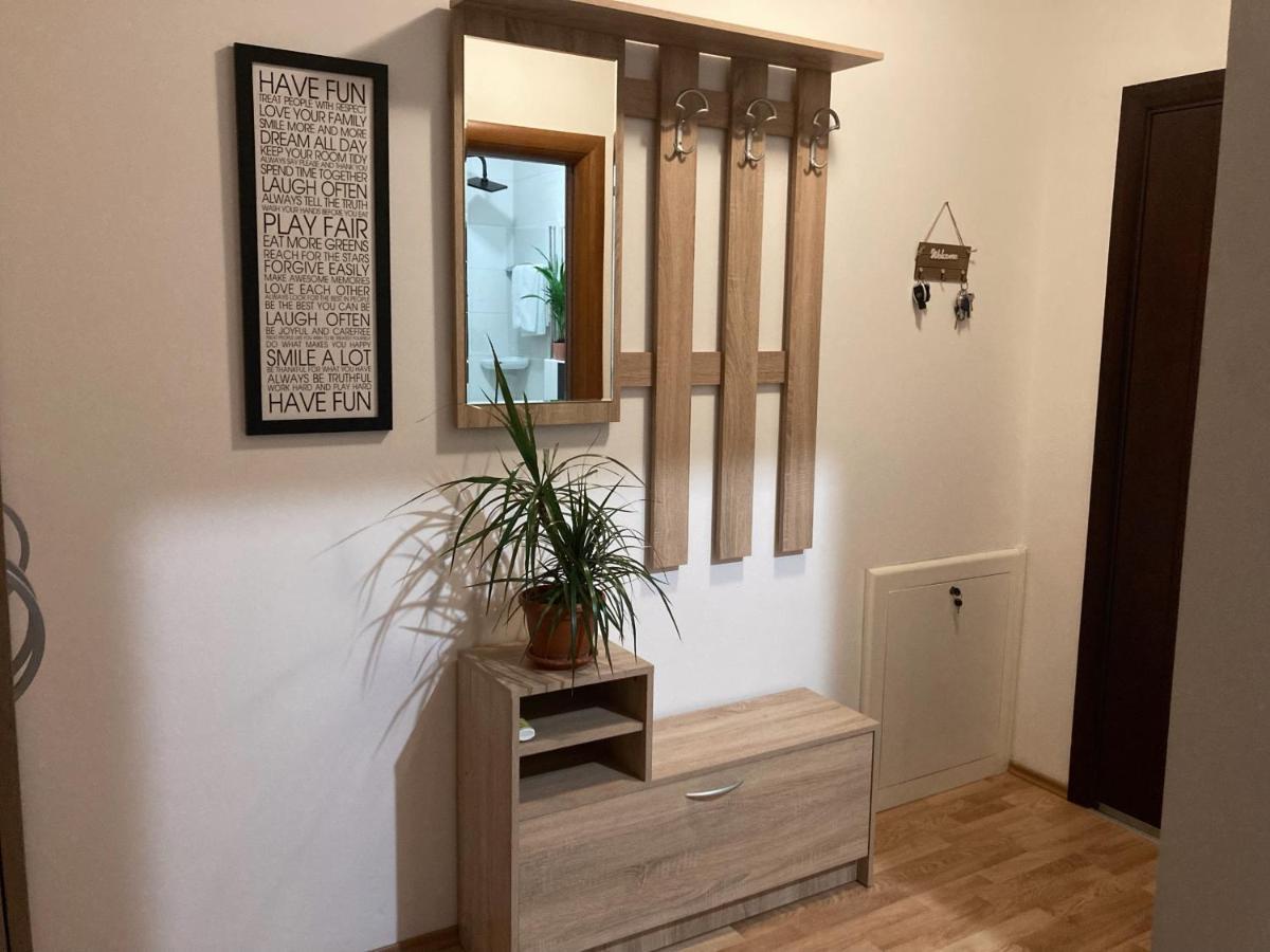 Apartment Alacaster With Private Parking Novi Sad