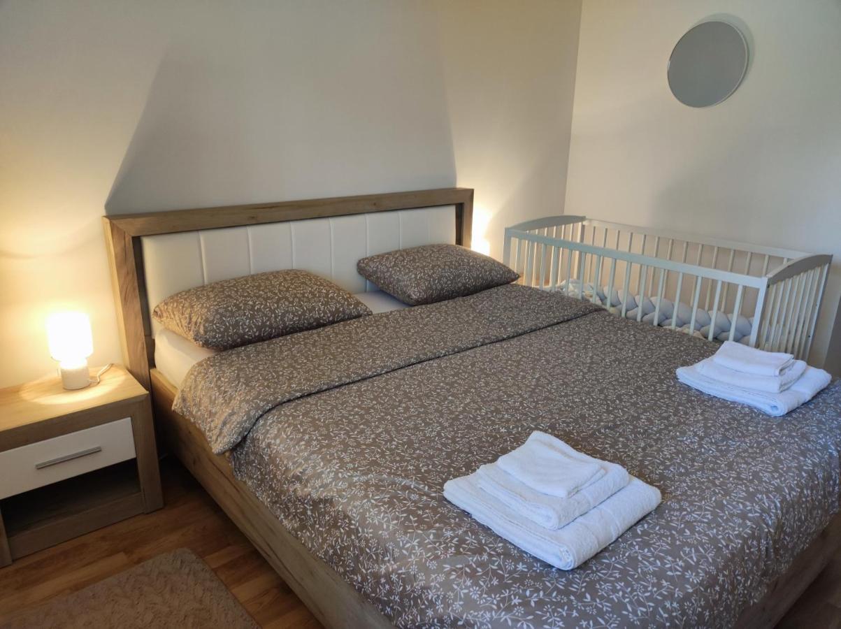 Apartment Alacaster With Private Parking Novi Sad