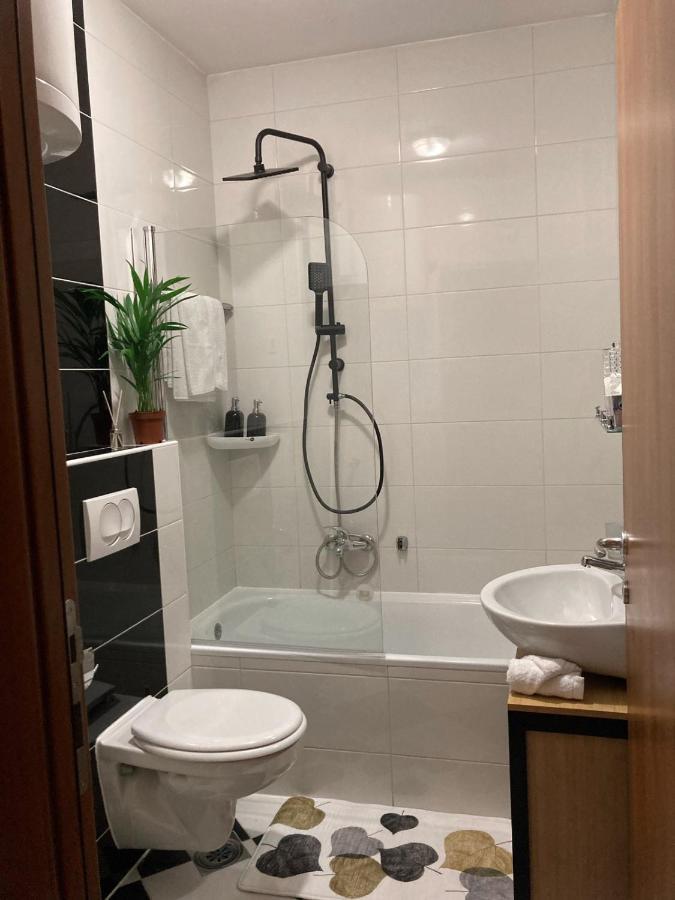 Alacaster With Private Parking Apartment *