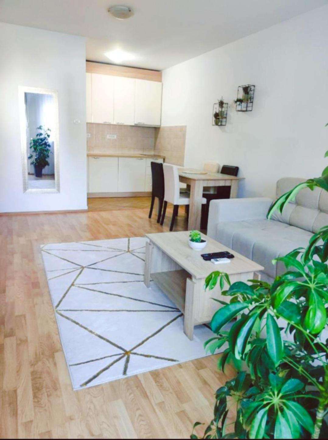Alacaster With Private Parking Apartment