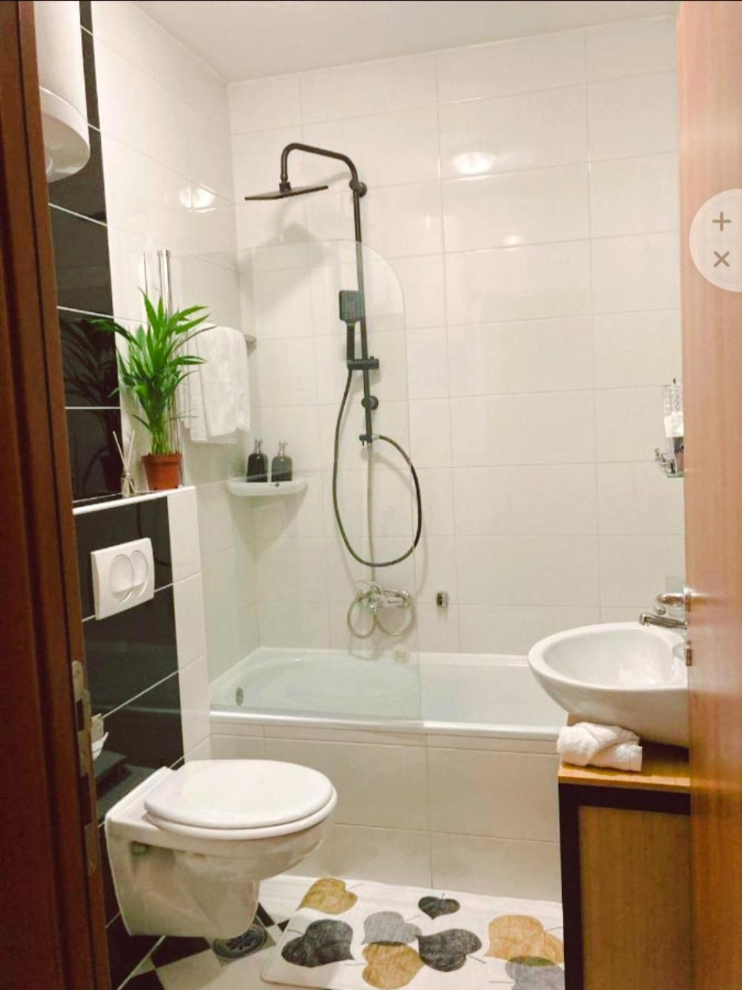 Alacaster With Private Parking Apartment *